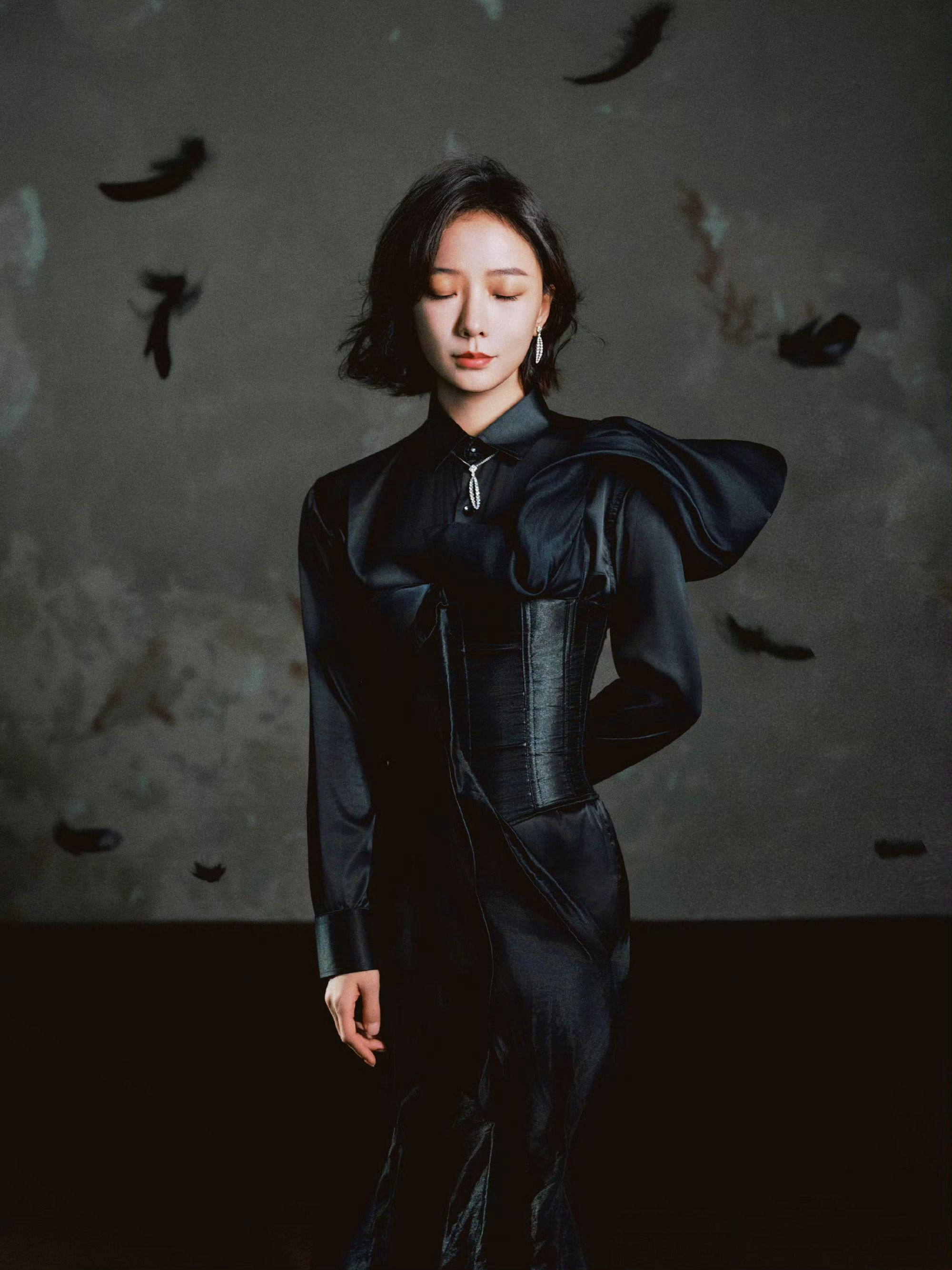 王珞丹身穿PEET DULLAERT 2025秋冬最新季高定搭配Chopard珠