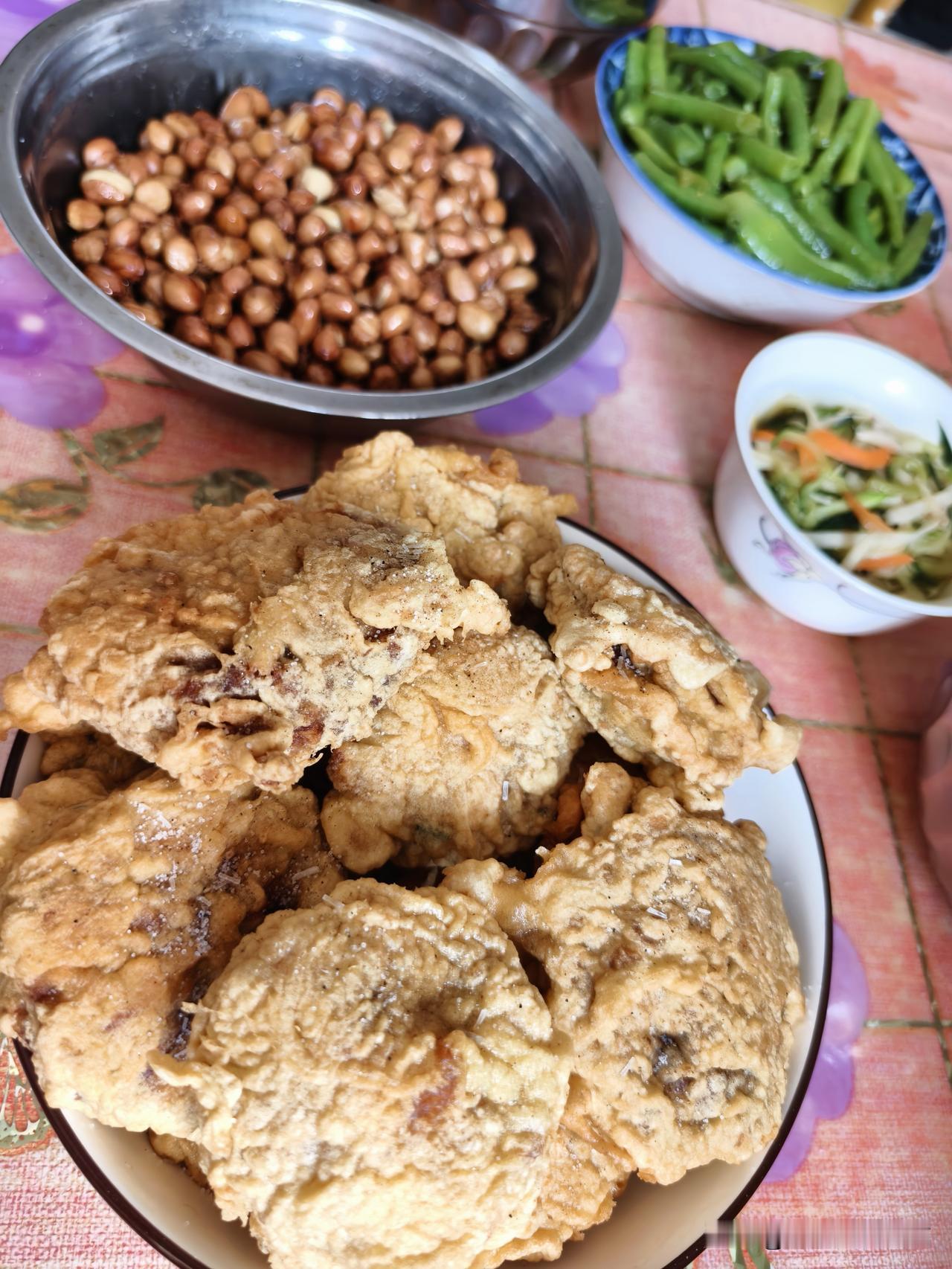 夏日生活打卡季 山西偏关猫姐回到娘家，永远是那个长不大的孩子，身体健康的父母看着