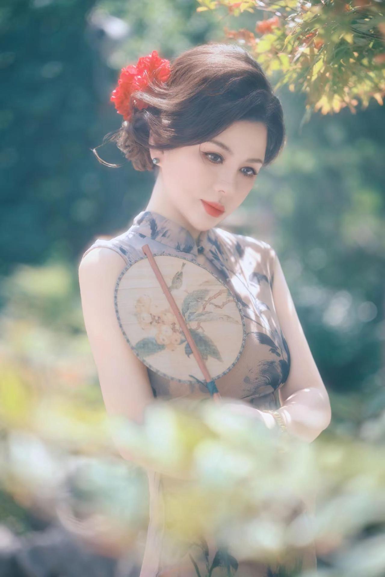 与失去和解，与自己和解，然后赚很多钱，活成他想看到的模样