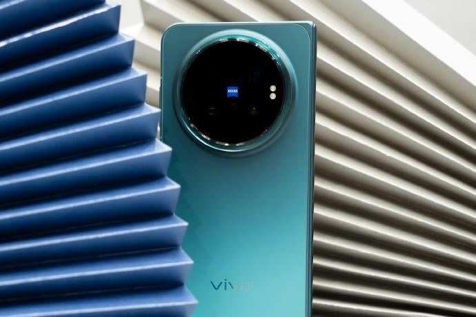 vivo折叠屏真的是王炸了，7999这谁能想得到？

苹果折叠屏下半年就要来了，