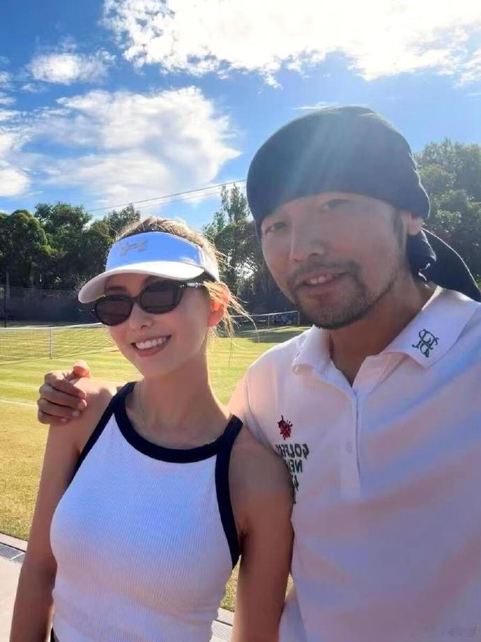 周杰伦昆凌网球双打庆祝节日 昆凌晒情人节动态：和周董报名双打比赛，拿下第一局胜利