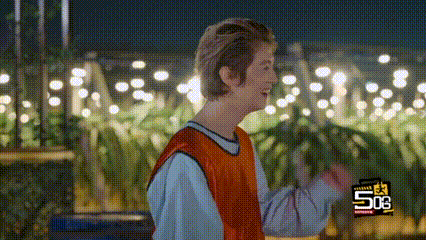 邓超把裤子穿成抹胸了谁来管管这个邓超，别逗我笑了行吗、、、、大家都好好的穿上了队