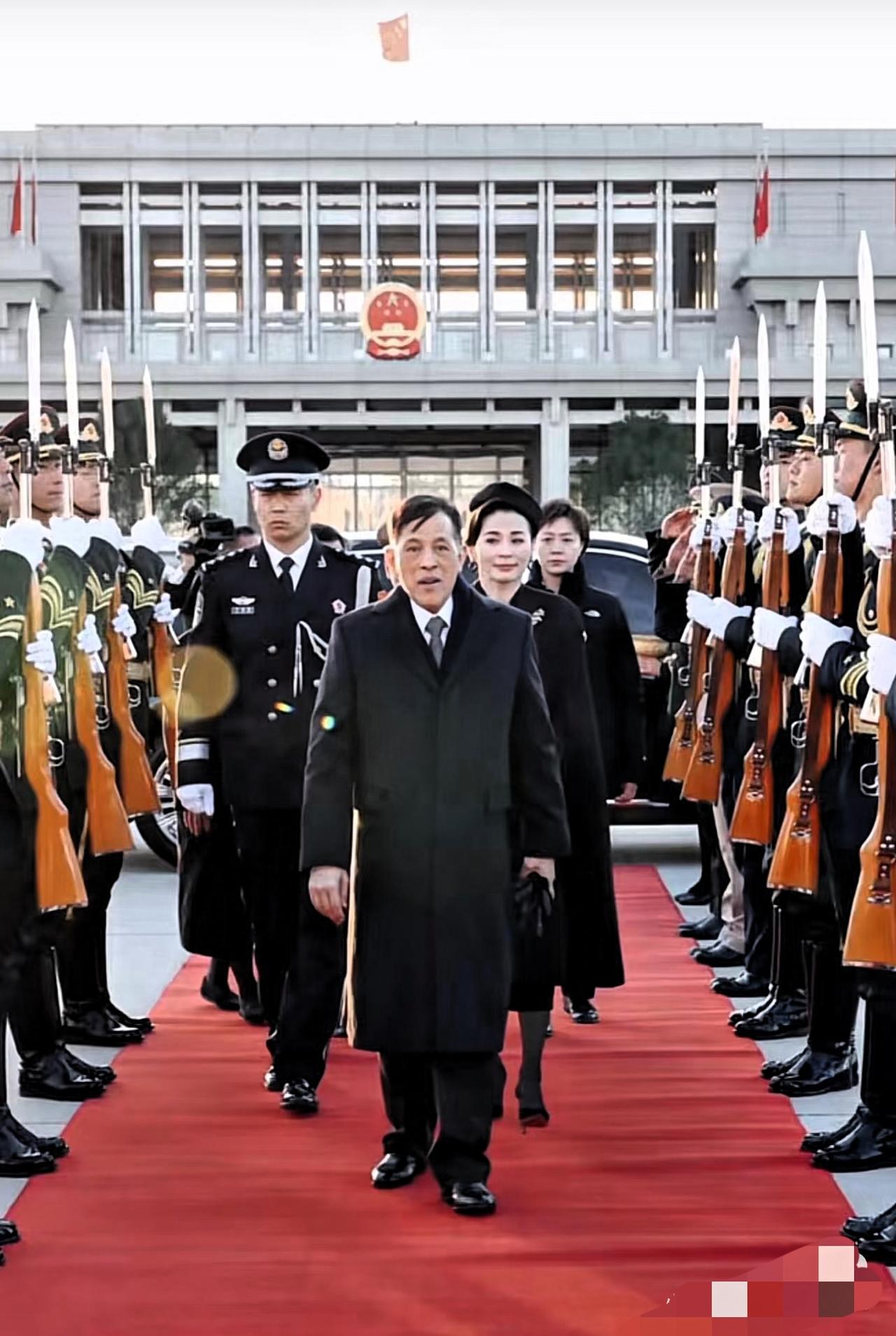 果然猜中了！
泰国突然宣布重磅消息。
泰王访华刚结束，中国就
敲定50万吨泰国大