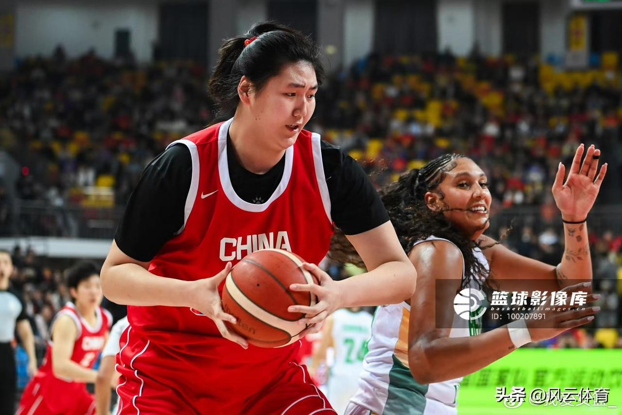 中国女篮“双杀”南美劲旅！

今晚，中国女篮于长沙民政职业学院体育馆再度对阵巴西