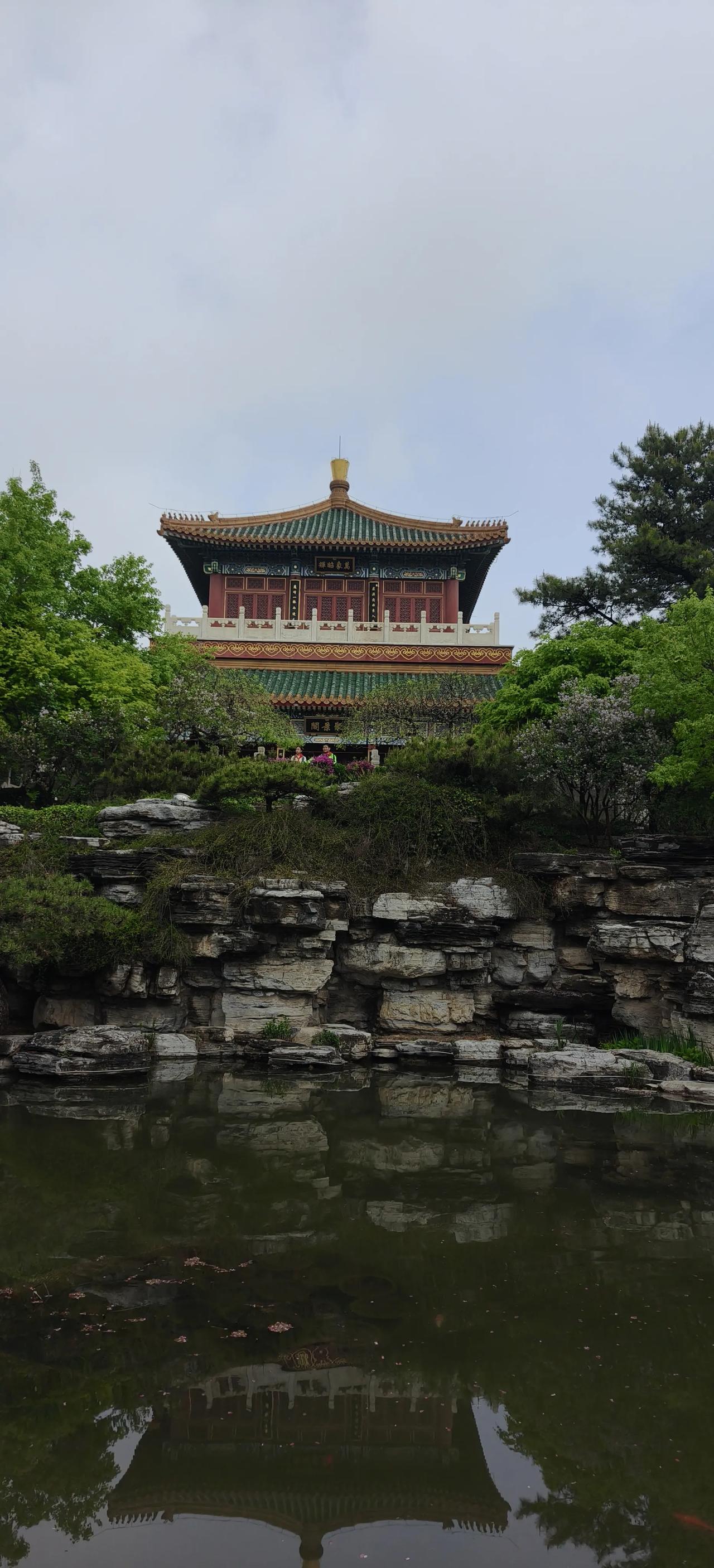 你认为人生的终极意义是什么活好当下，温暖自己，善待世间所有遇见。