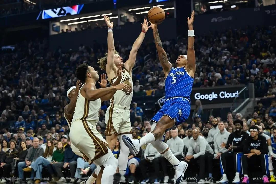 NBA 三分球仅13中4！库里仍砍26+6引领胜局 勇士三人20+大胜魔术勇士v