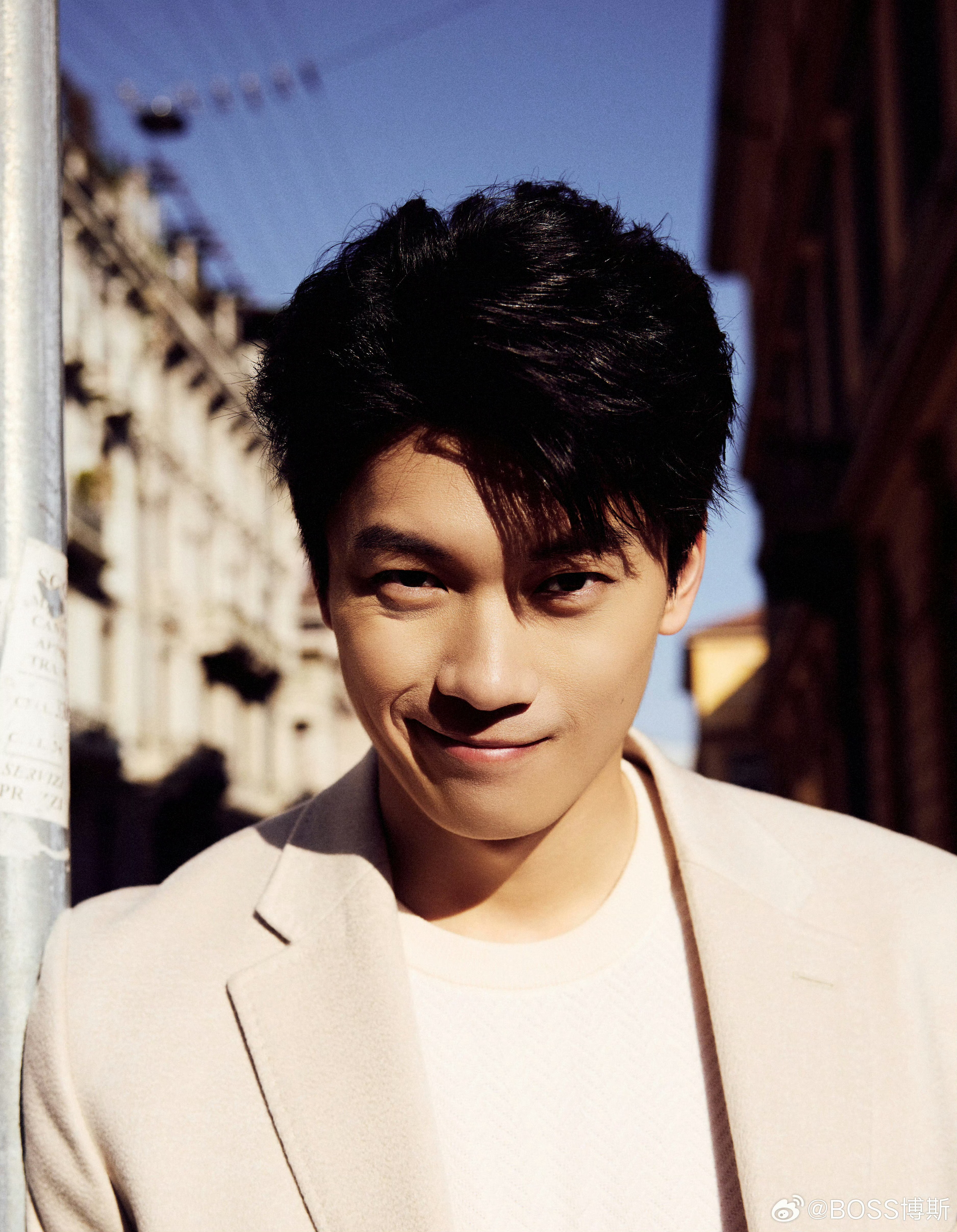 我刷到这张没看到全脸的时候还在想🍠终于给我推点真的帅锅了，然后一滑下去还是汪顺