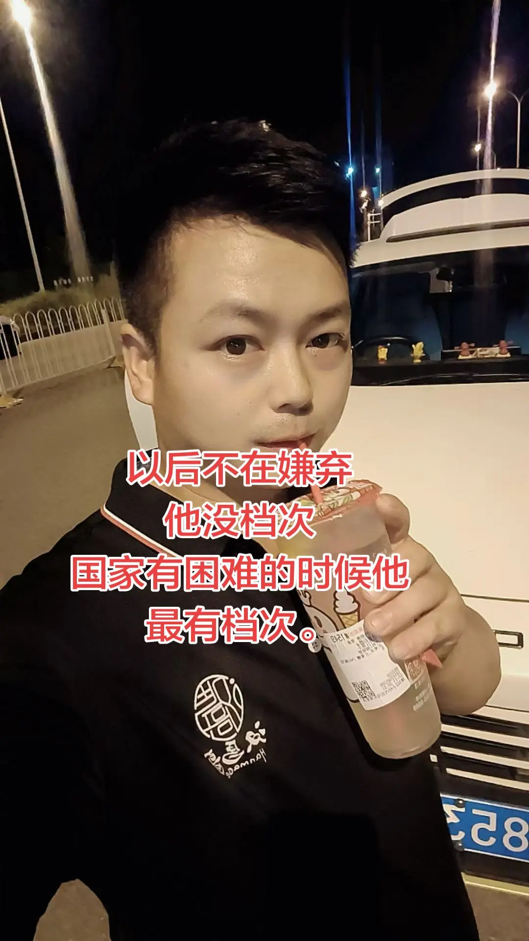 蜜雪冰城为广西灾区捐了1000万，以后不再嫌弃它没档次，国家有困难的时...