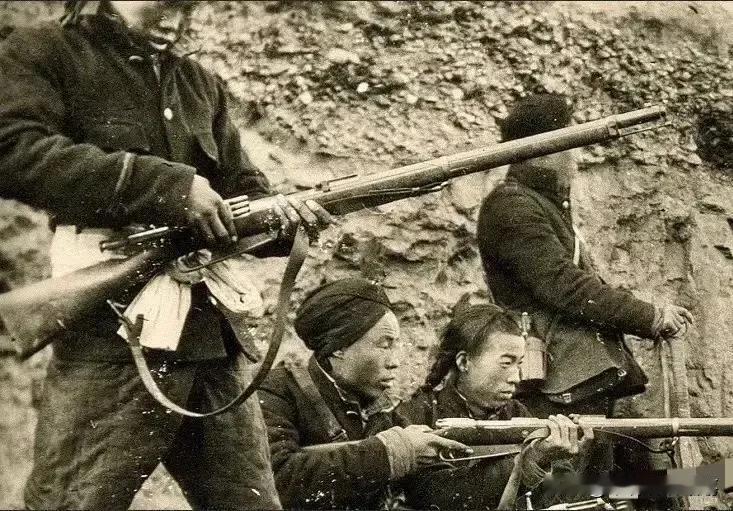 八国联军侵华，清军武器库藏惊人，为何仍败北？

八国联军战火下的北京，清军守卫者