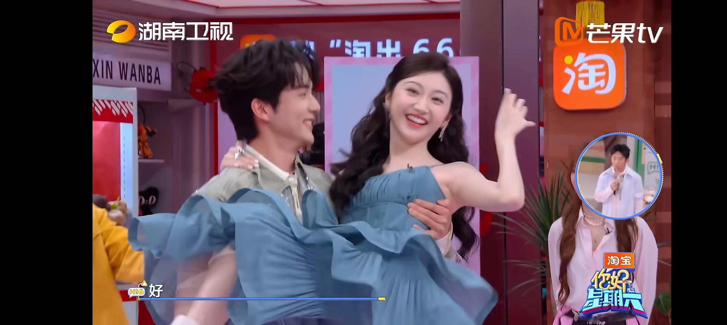 张新成抱景甜深蹲到停不下来 张新成景甜的甜蜜必杀技是公主抱深蹲，景甜调侃自己最近