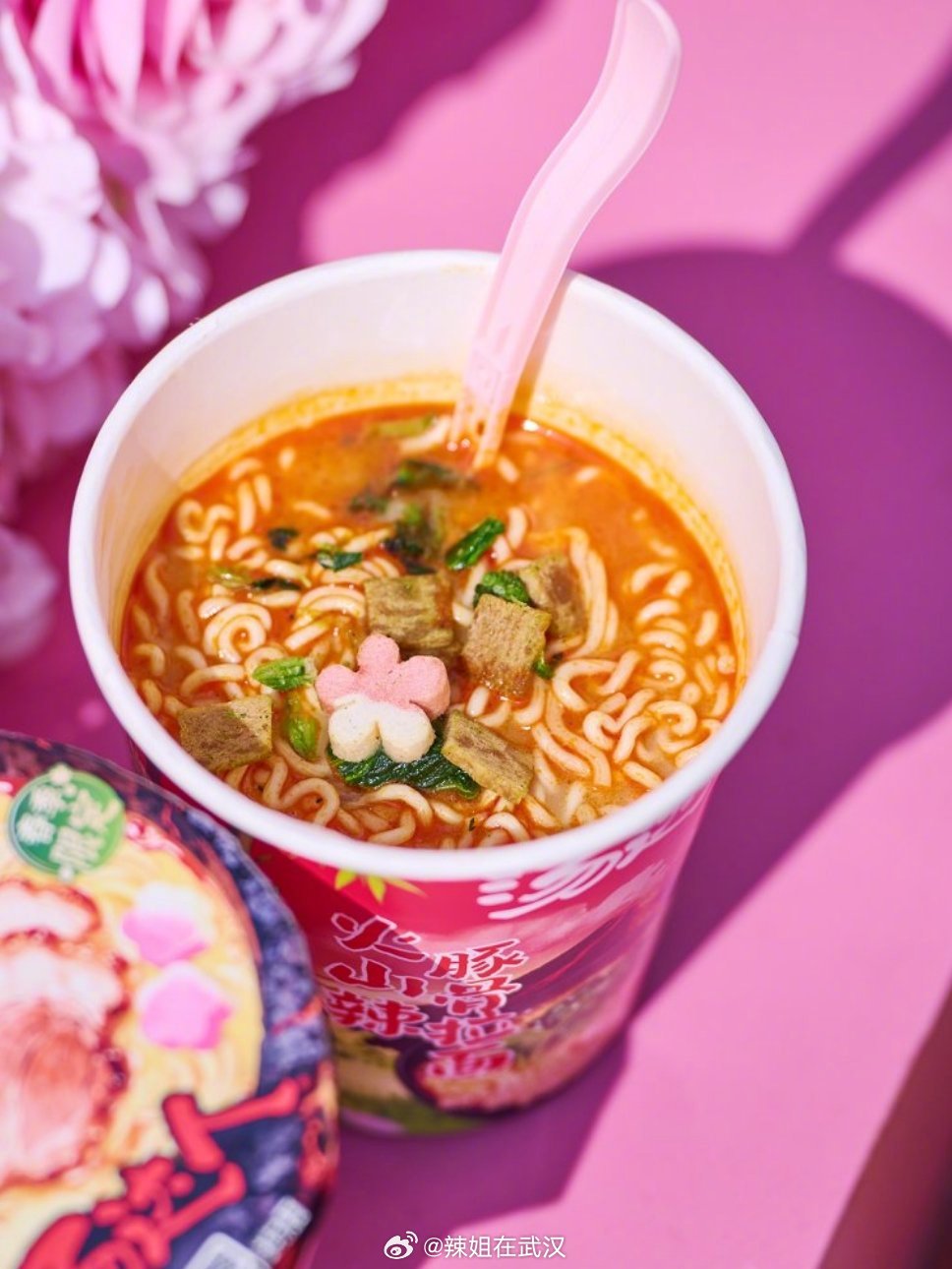 武汉武汉樱花不仅好看还好吃 周日早上醒来，外面阳光很好。忽然想起东湖的樱花，应该