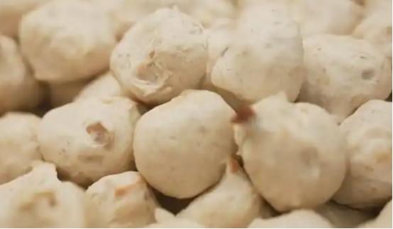 近期，广东揭阳一起食品安全案件引发广泛关注，一名吴姓商贩为牟取私利，竟在自家生产