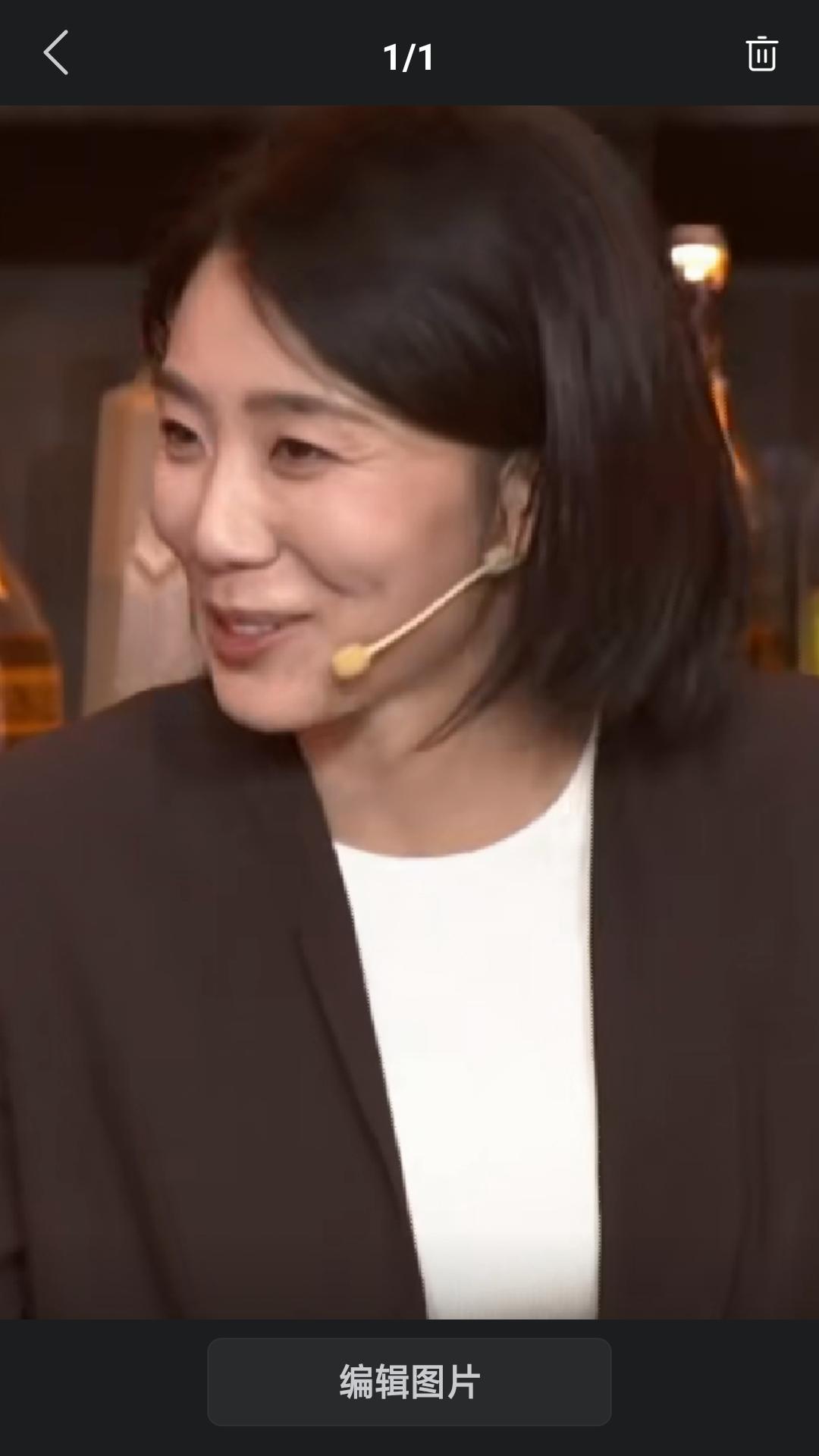 【前中国女篮名将赵爽接受采访时直言，打篮球冷静和激情更加重要。】作为中国女篮名将