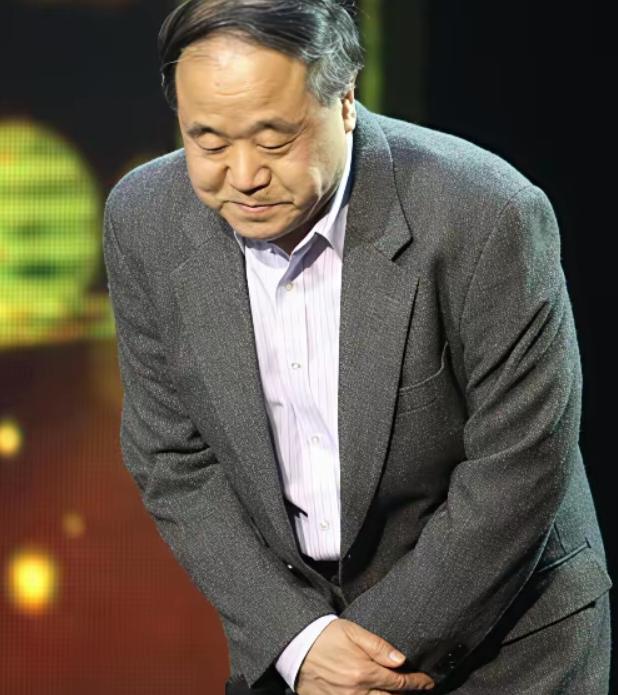 全网都在揪着 “原子弹下无冤魂” 硬怼莫言，其实根本没抓到最让人膈应的点。
莫言