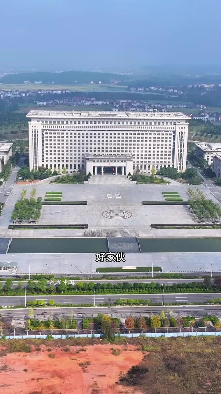 太离谱了！武汉，一健身公司为了赖掉店长10000工资，在法庭拿出一份劳动合同。可