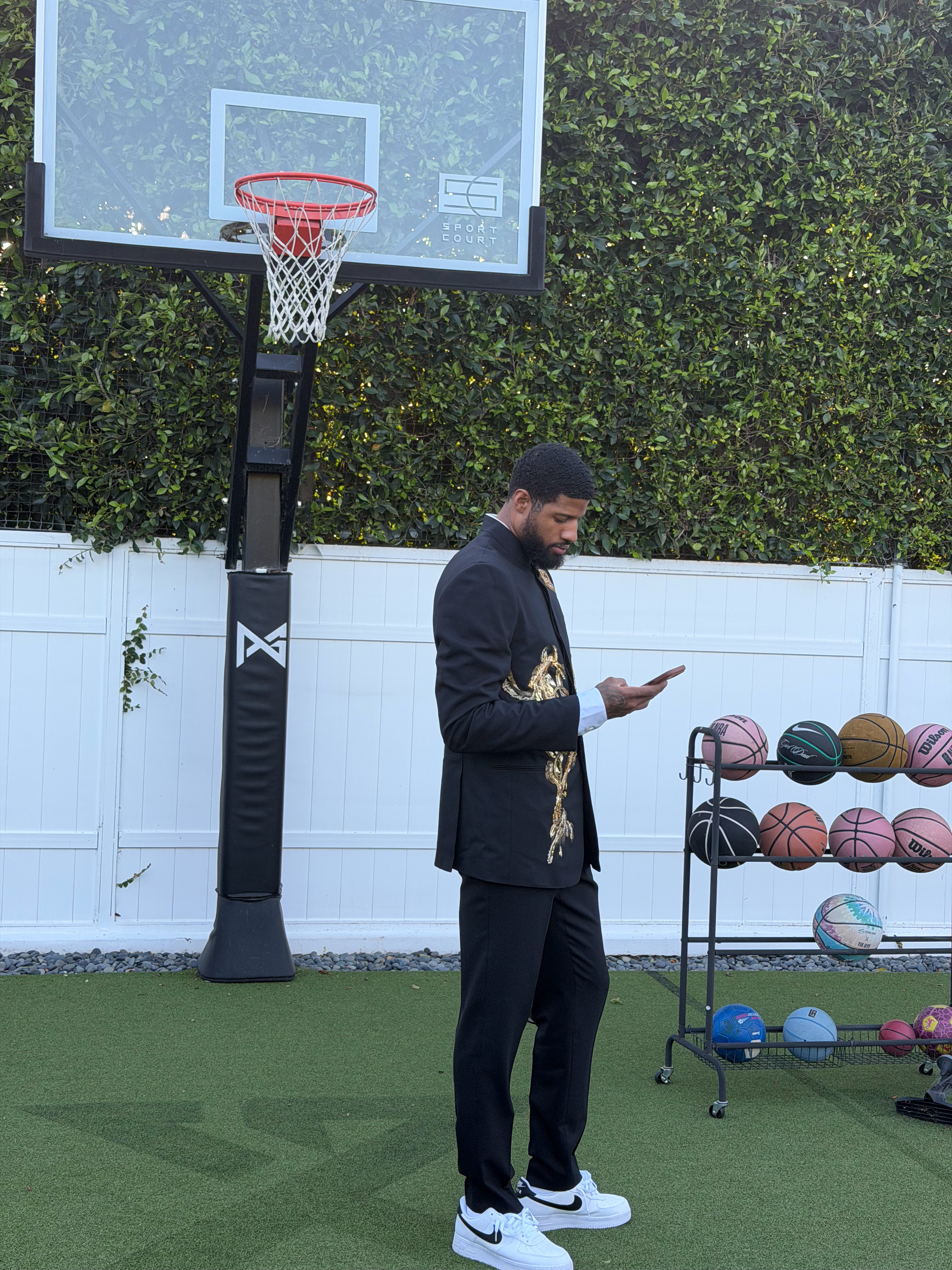 中式风格！再分享两张“老倒霉蛋”的臭美自拍花絮现场图～费城76人NBA点赞成金P