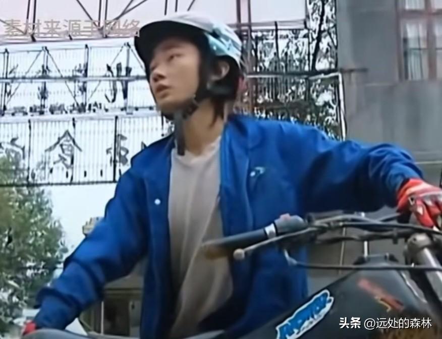 从山村修车工到世界冠军缔造者——张雪的中国摩托传奇。
张雪，87年湖南怀化麻阳农