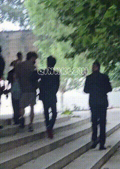 王楚钦为啥要招王晨策呢？
一看就知道了。
麒麟活动散场，
一身衣服和+红底皮鞋的