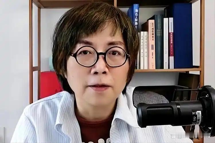 为啥黄智贤的发言能戳中无数人？从来不是她变了，而是台湾统派真的太难了！

不怕直