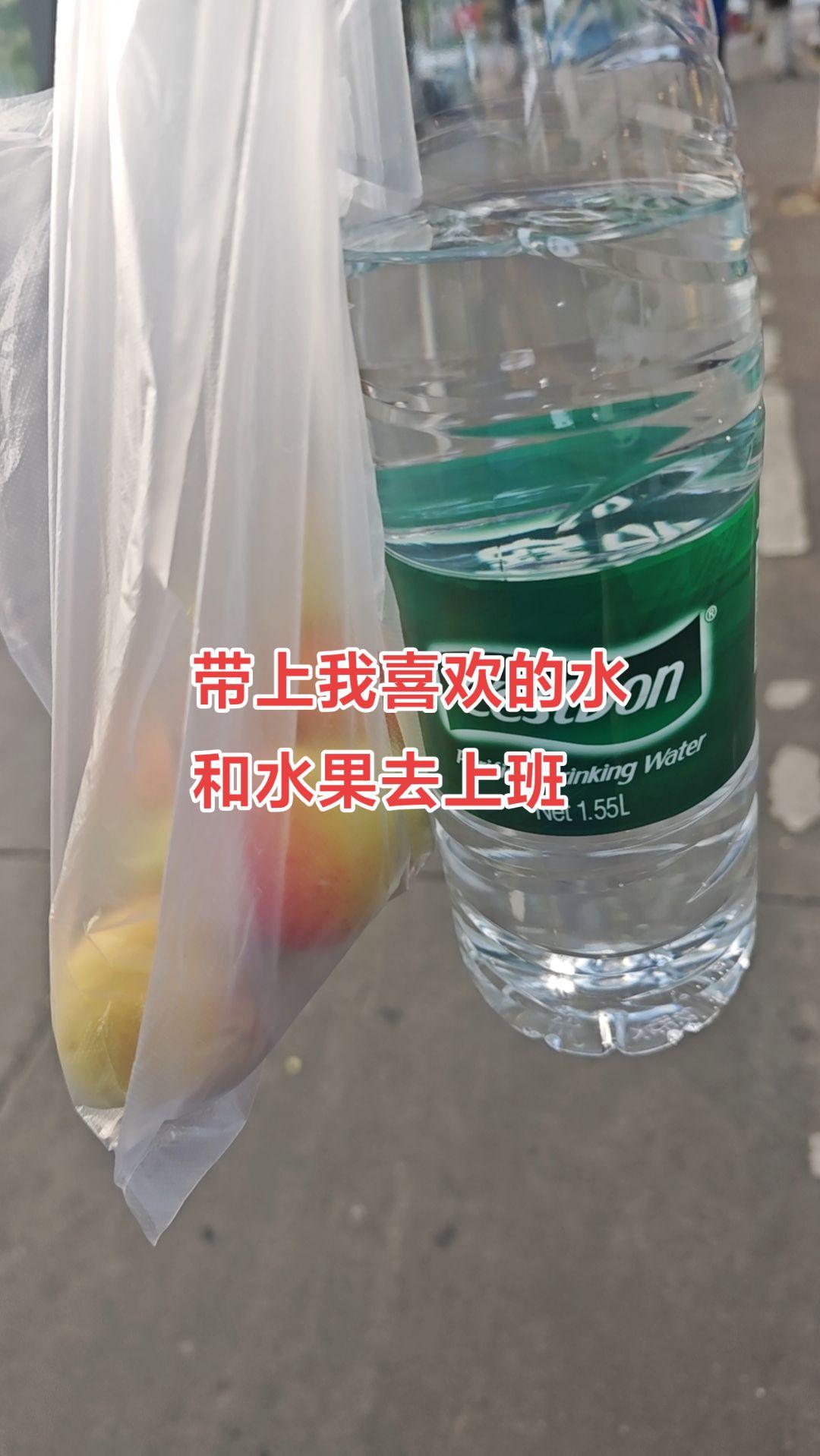 吃杏喝凉水会不会拉肚子？门口吃完晚饭遇到卖杏的，10块钱三斤，买了一点杏子，再买