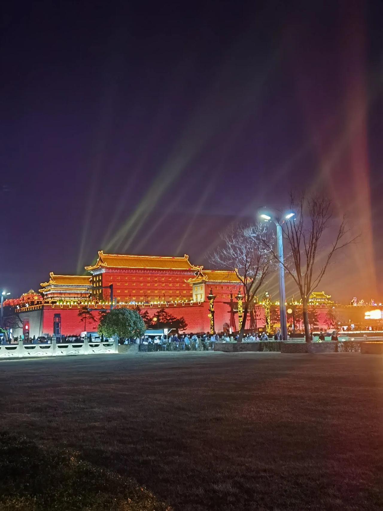 分享你手机最美的一张风景照随手拍西安市区景色，请各位朋友欣赏