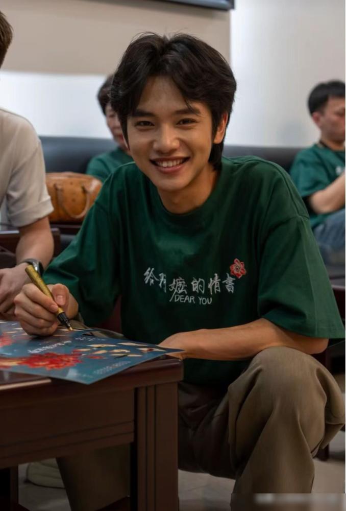 我有预感，

《给阿嬷的情书》男主王彦桐，

不出三年，必成顶流。

他这长相真