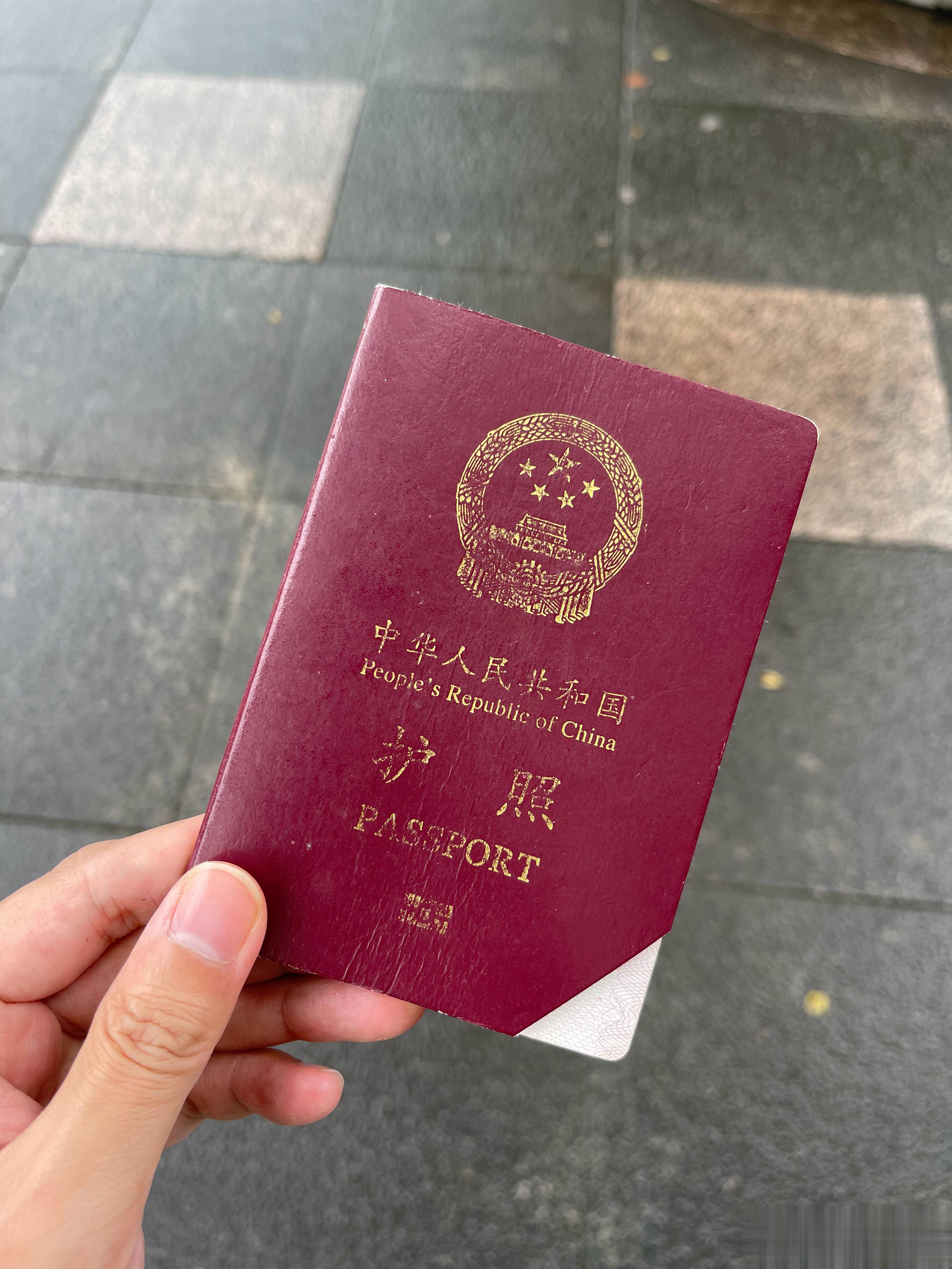 光荣退役，现在出入境证件全国通办是真的方便，20分钟不到搞定，点个赞[嘻嘻] ​