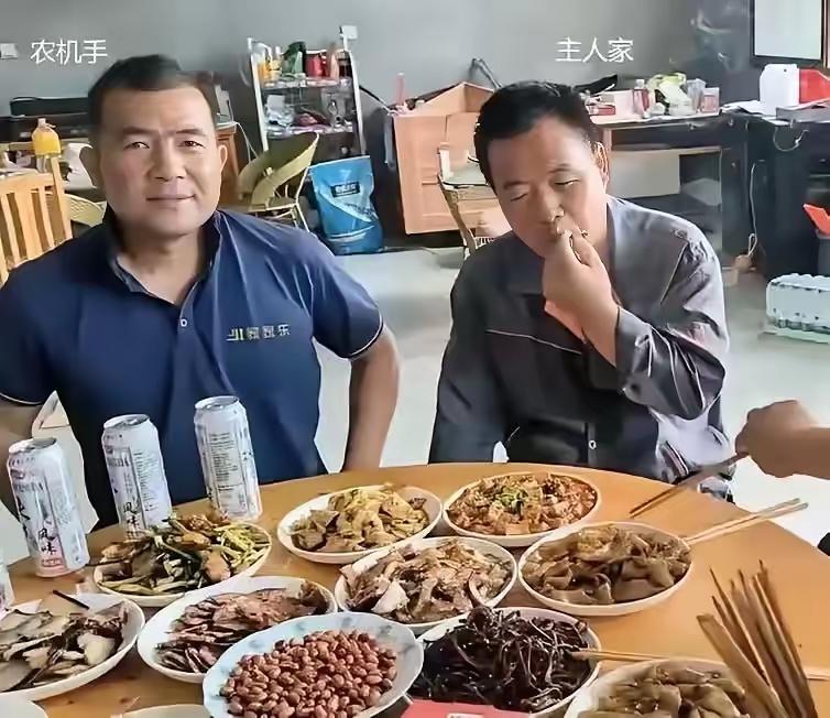 四川暖心上大分！千里收麦农机夫妻被善待，感动落泪
 
最近，四川一件温暖的小事刷
