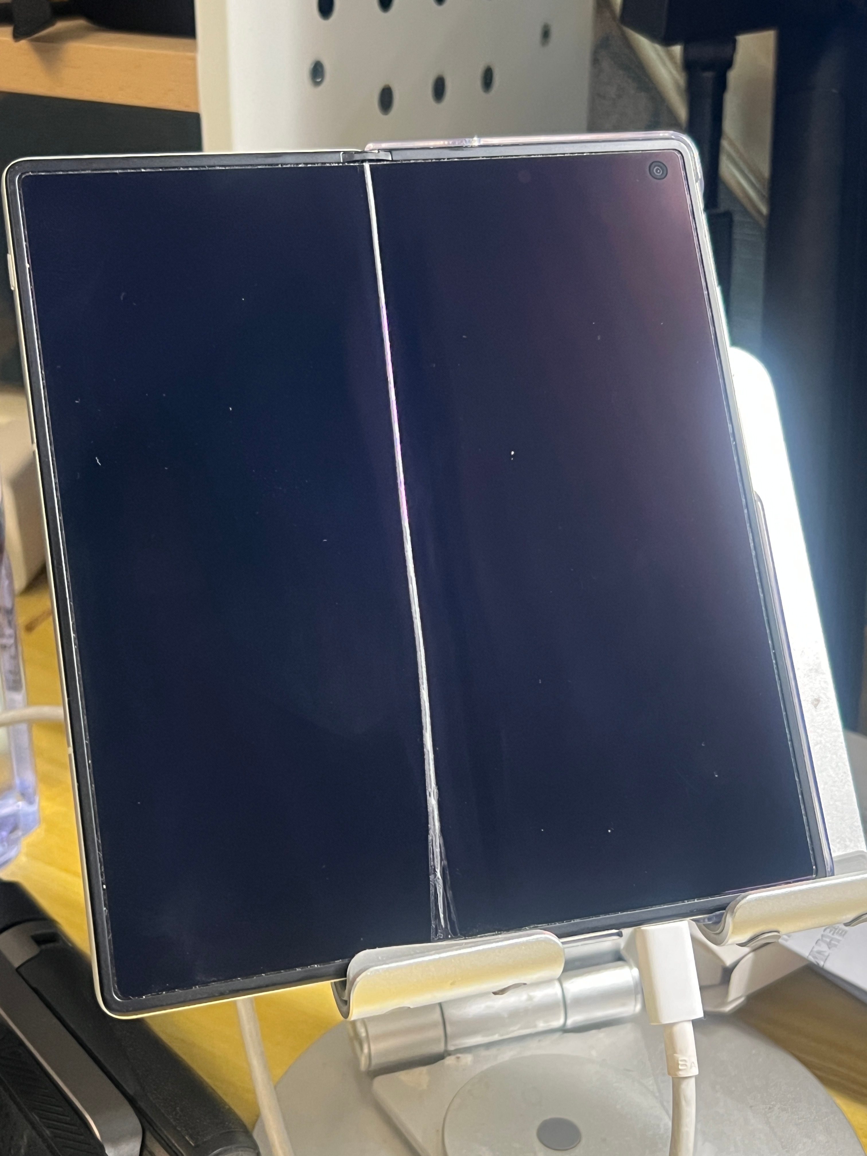 vivo X Fold3用了 625多天，已经换过两次内屏膜了，今天送去第三次贴