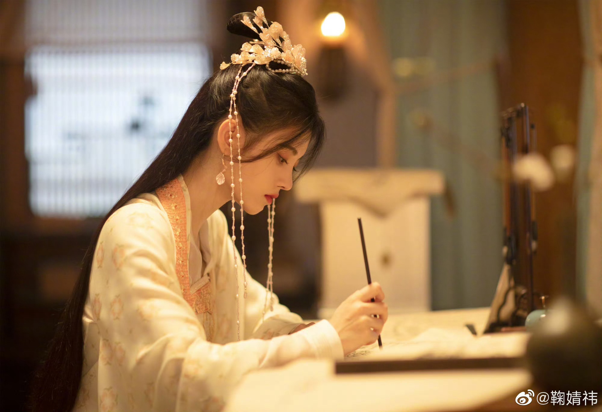 鞠婧祎鞠婧祎苏绿夏jjy鞠婧祎万花世界粘人的小猫没有错 粘对人就好啦 ˶⚈₃⚈˵