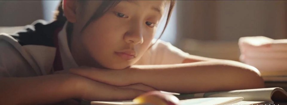 这是吗？居然去拍戏了？《永夜星河》饰演女主虞书欣少女时期 ​​​