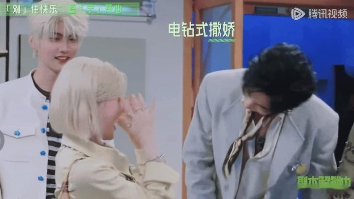刘宇宁平常就这么赚钱吗开始推理吧 为顺利拿到金卡权益，刘宇宁全程花式努力，贴心捶
