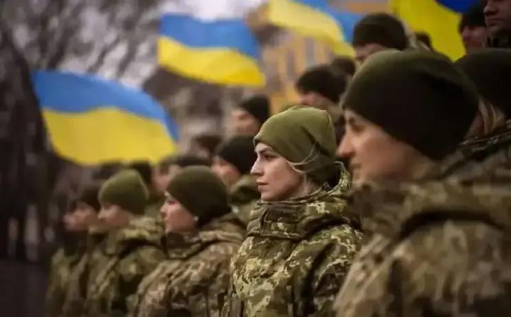 快讯！快讯！
别把“靠近俄罗斯就安全”当成万能钥匙。乌克兰试过把命运押在大国的保