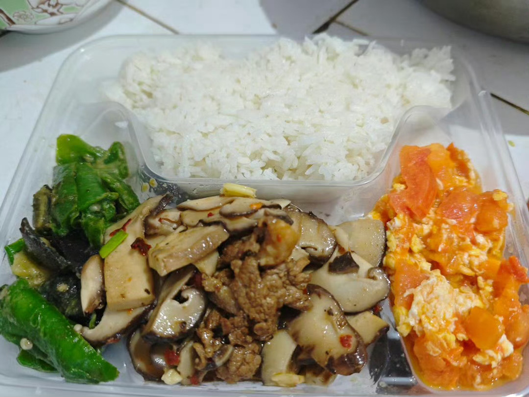 不会真的有人觉得这一份卖40很贵吧 