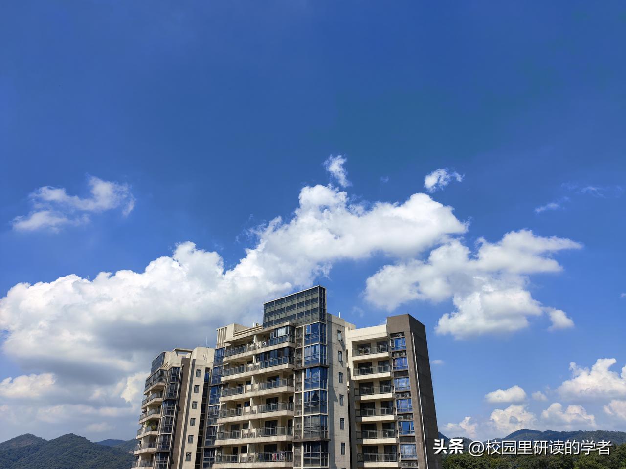 一场迟到30年的缘分

前两天去参加了一场隆重又简单的婚礼，婚礼结束，我的心情久