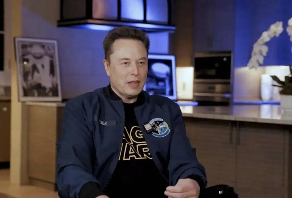 【马斯克证实钢铁侠以他为原型】斯嘉丽约翰逊在SpaceX表演过武术  近日，马斯