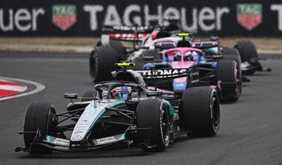 梅赛德斯一夜之间从“陪跑者”变回“统治者”，0.7 秒的断层领先背后，究竟是技术