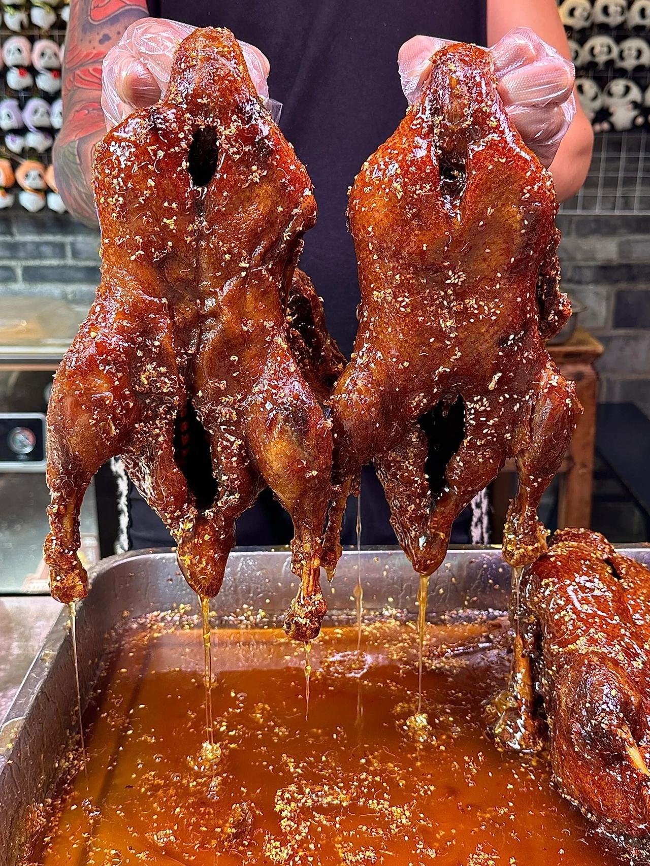 成都首家桂花味的甜皮鸭！真的巨吼吃！

不愧是成都最好吃的甜皮鸭！
每次路过这里