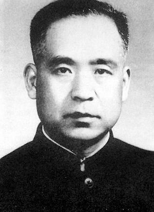 罗及之（1907年-1966年），原名罗震，江苏南通人，1932年成为摄影师，加