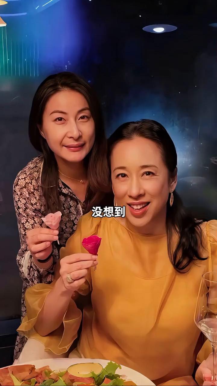 亲如母女。
演员今昔。
难怪朱玲玲能把婆媳关系处理的这么好。当年郭晶晶嫁入霍家时