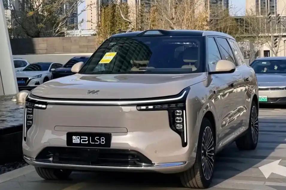 2026年第一季度传统车企销量：
1 .上汽集团：97.27（同比+3.0%）