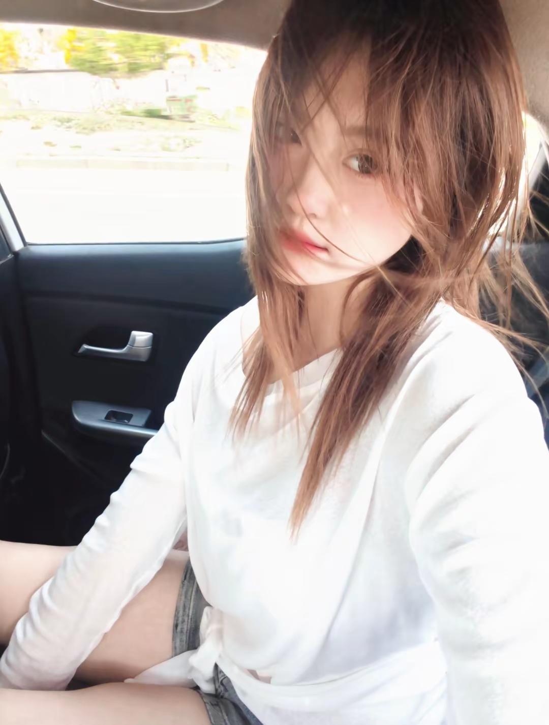 被太多人解读过 也有过恍惚 站在对面的你 原来会这样复杂想我 那我们不要再聊了 