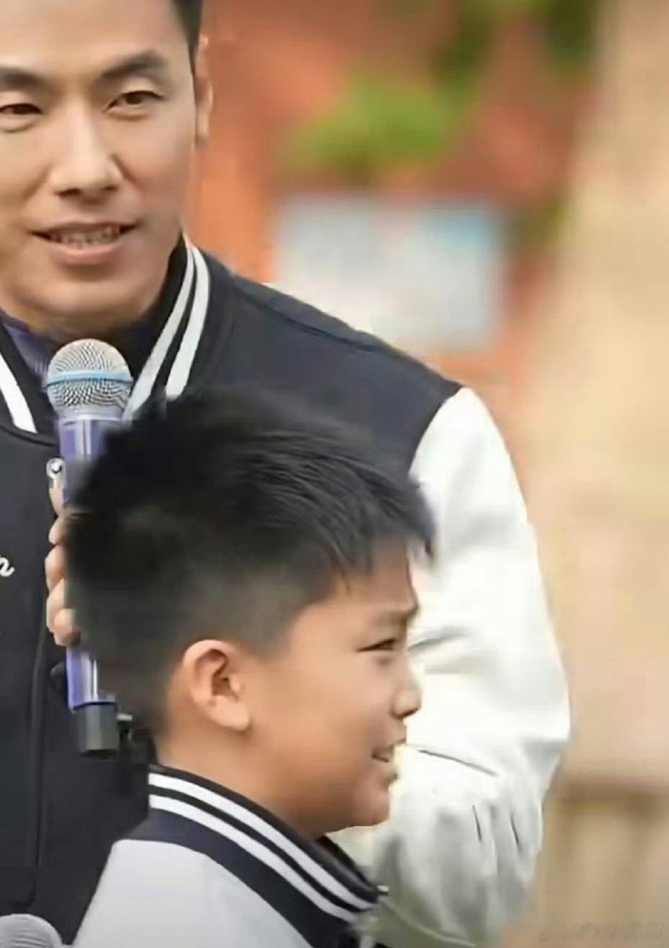 北京一小学生体育课竟赢了世界冠军体育课“金鸡独立”比拼太燃了！小学生竟凭超强耐力