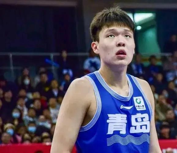 杨瀚森icon被李炎哲icon打爆，其实说打爆谈不上，但路还很长是事实，说“杨瀚