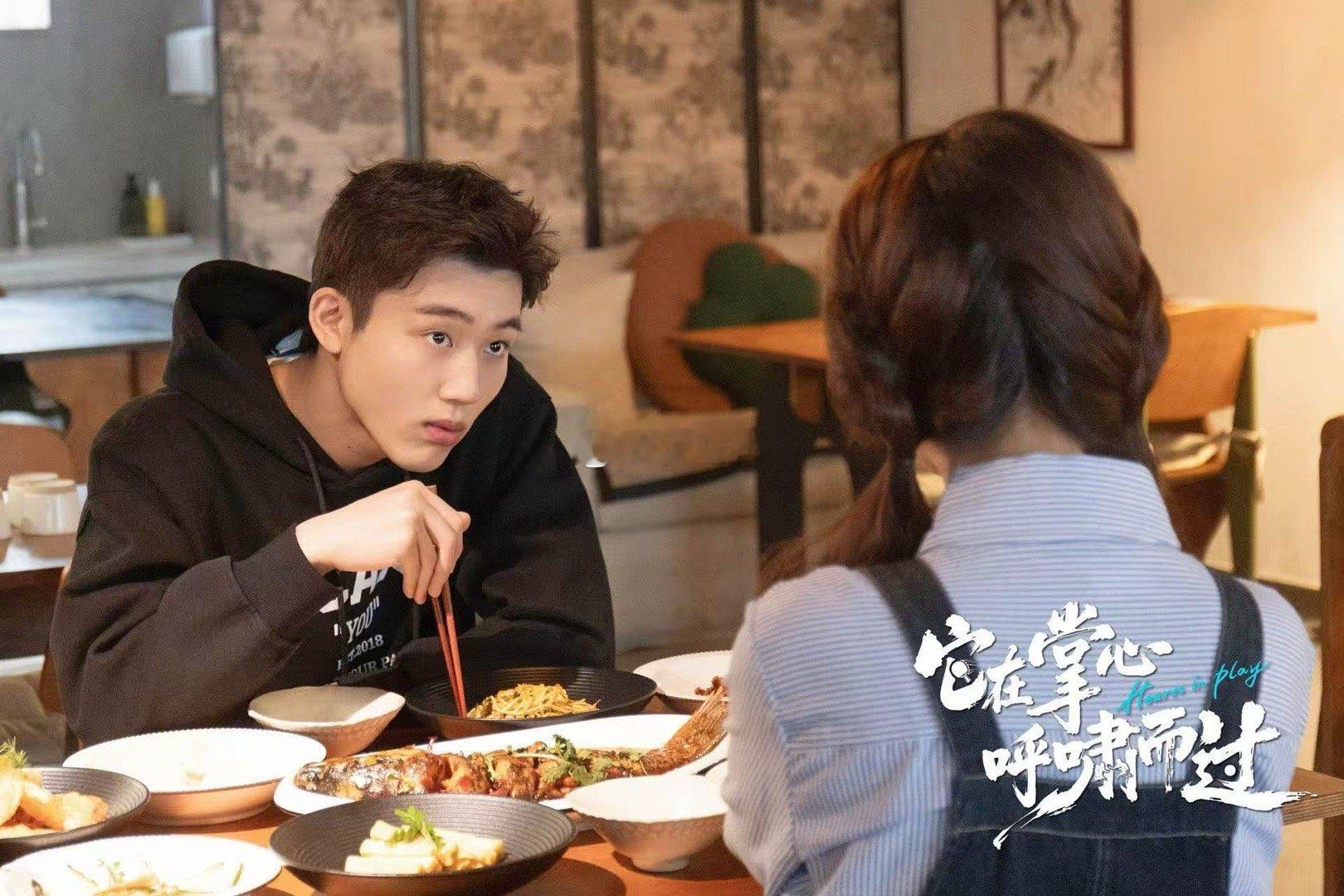 它在掌心呼啸而过它在掌心呼啸而过开播 “不是完成任务，是享受人生”戳中多少人！少