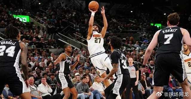 北京时间3月13日，丹佛掘金在客场以136-131逆转险胜圣安东尼奥马刺。掘金末