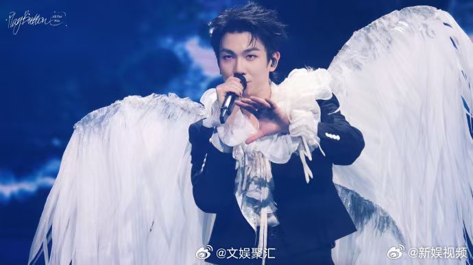 白举纲亲自为粉丝唱婚礼进行曲 白举纲怕不是宠粉界的卷王本王？粉丝的小心愿刚落地，