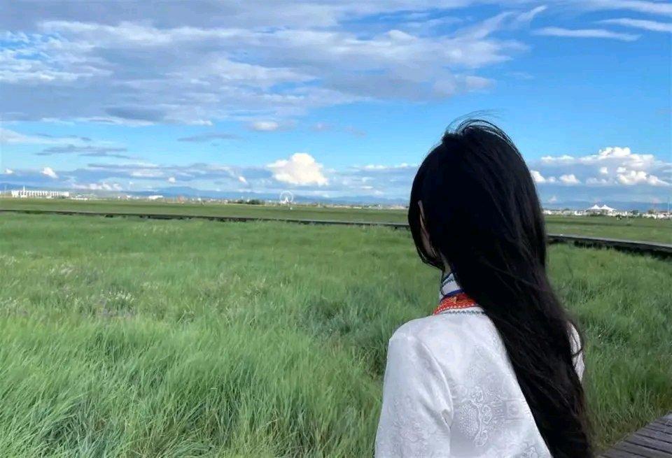 这内蒙古33岁女老师的爱情难题真让人揪心。她和小五岁男友相处不易，开始隐瞒年龄，