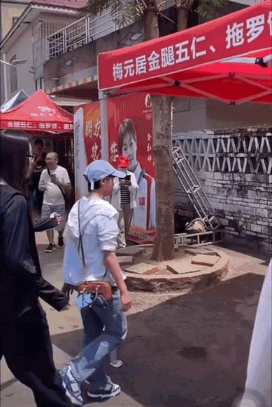 国民女儿全红婵低调回家

1、怪不得昨天刷到全爸全妈给婵宝房间装空调的视频，今天
