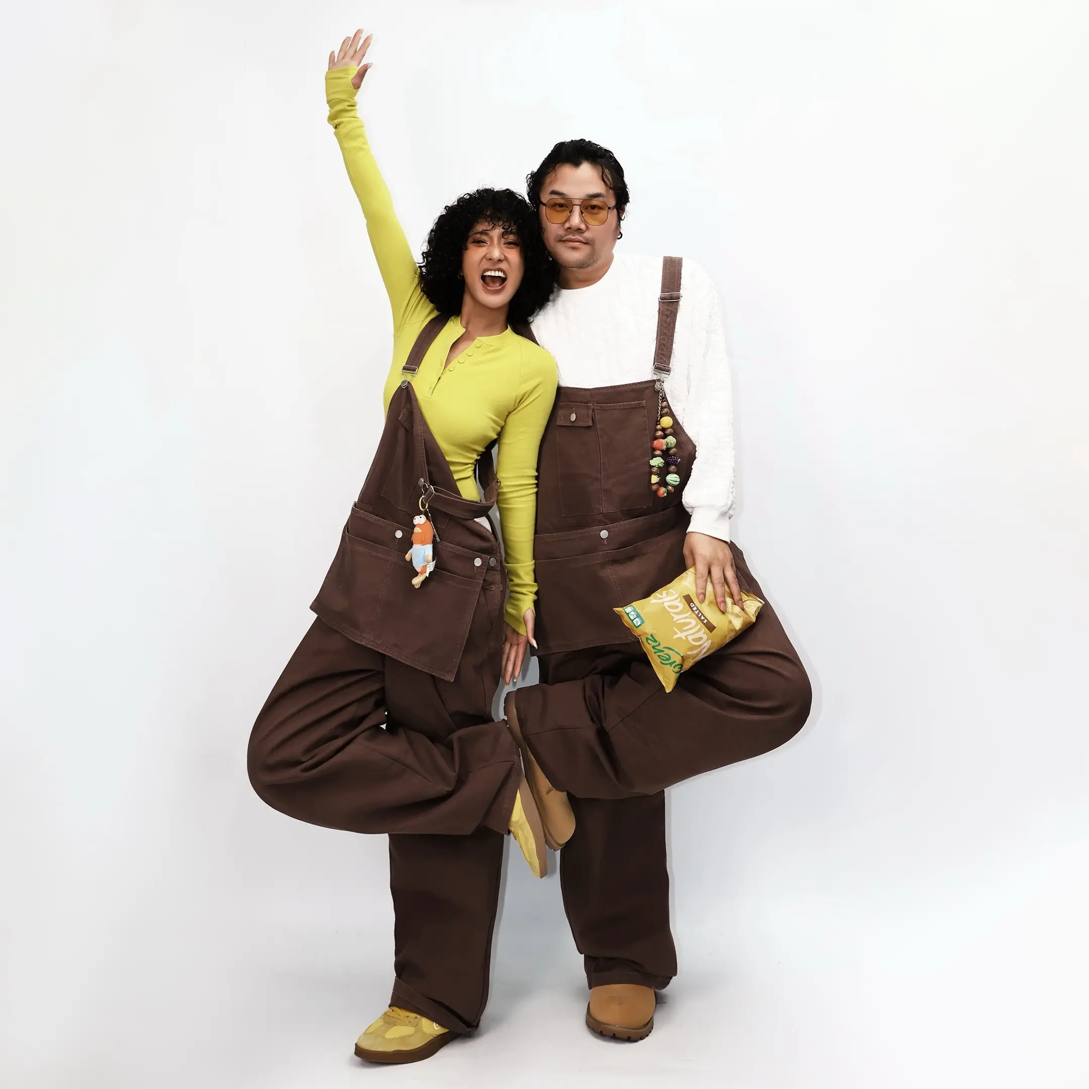 年前最后一场惊喜上新啦！这个背带裤大家喜欢不，这次上新让我们一起狂欢好不好！